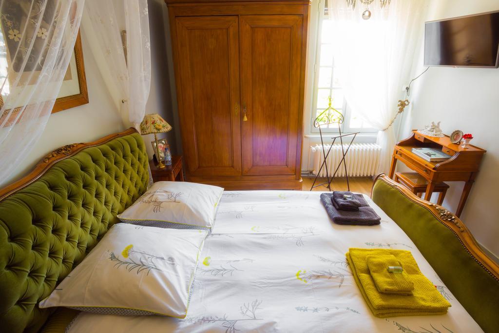 La Petite Maison Pres De L'Eglise Meillac Quarto foto